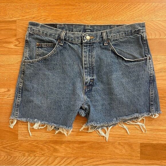 VINTAGE WRANGLER High Waisted Cut Off Medium Wash Denim Shorts Retro Sz 34 - Picture 2 of 5